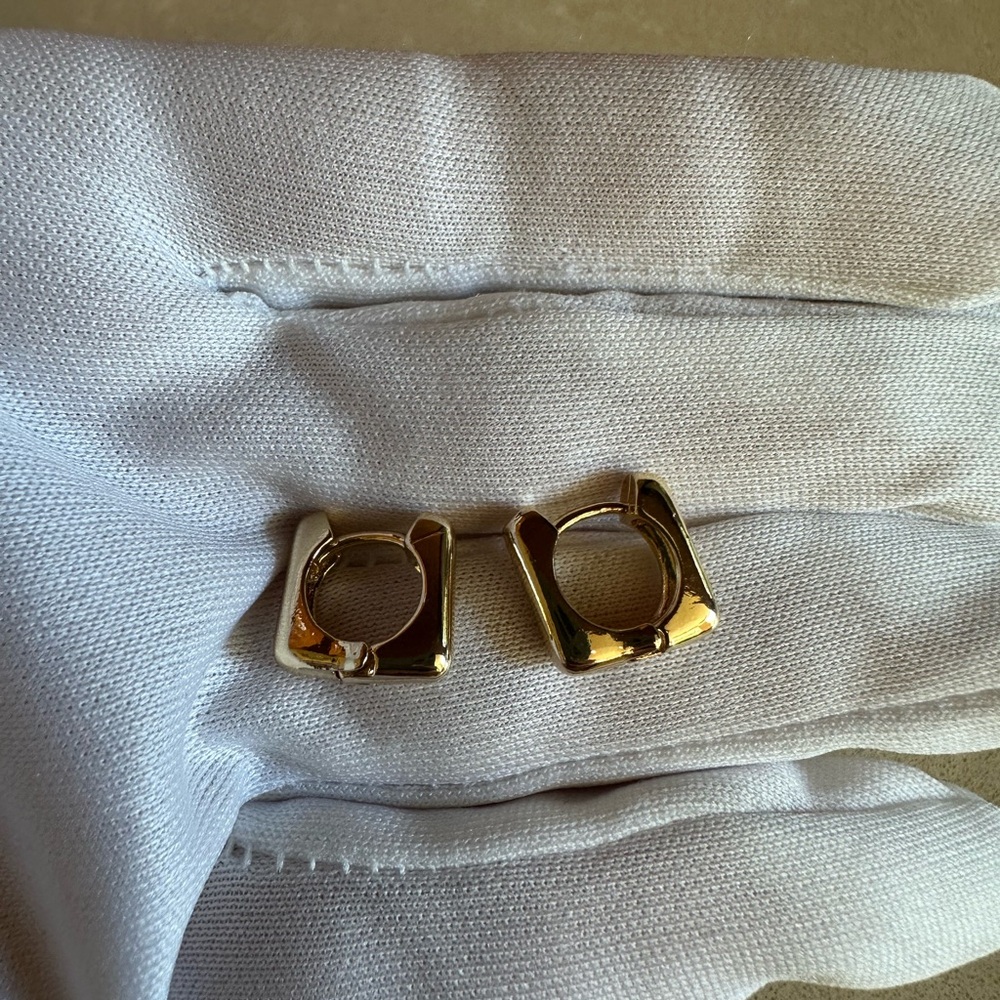 Gorjana Gold Square Clip Earrings unisex modern classy gold plated